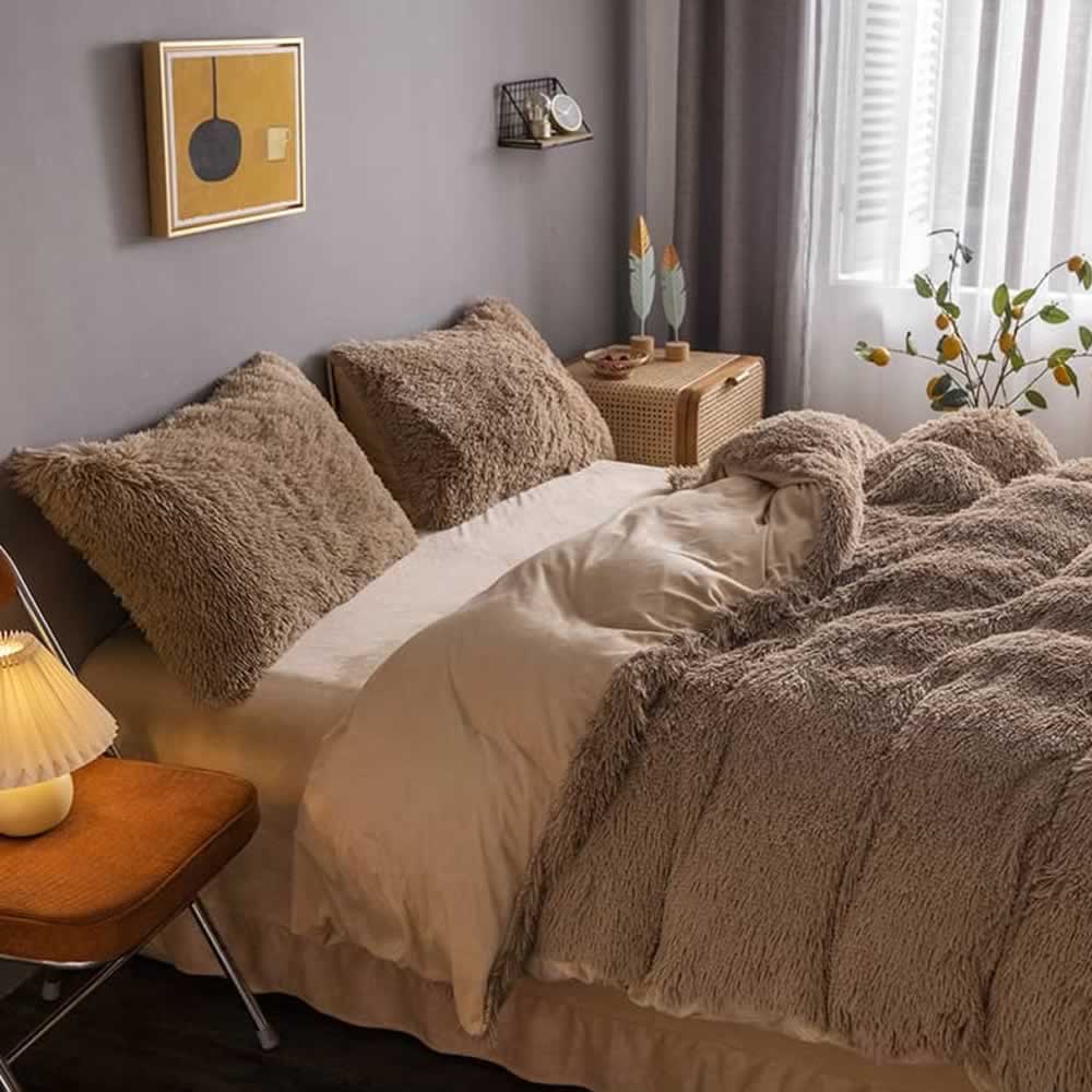 Faux Fur Comforter - /queen: image 4